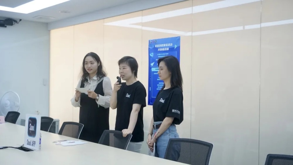 熱愛互聯網新聞(熱愛互聯網新聞英語作文)